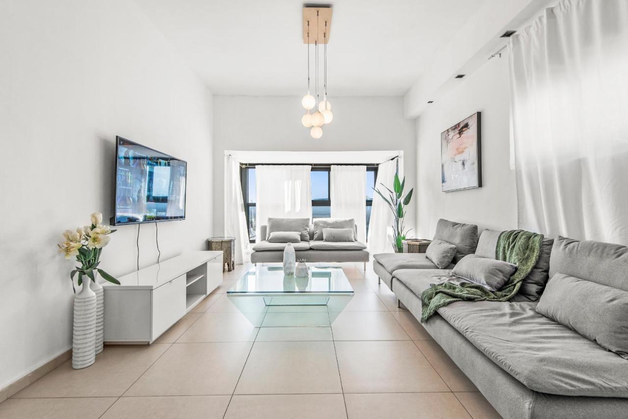Glorious Renovated Apartment On Top Of The Beach Тель-Авив Экстерьер фото