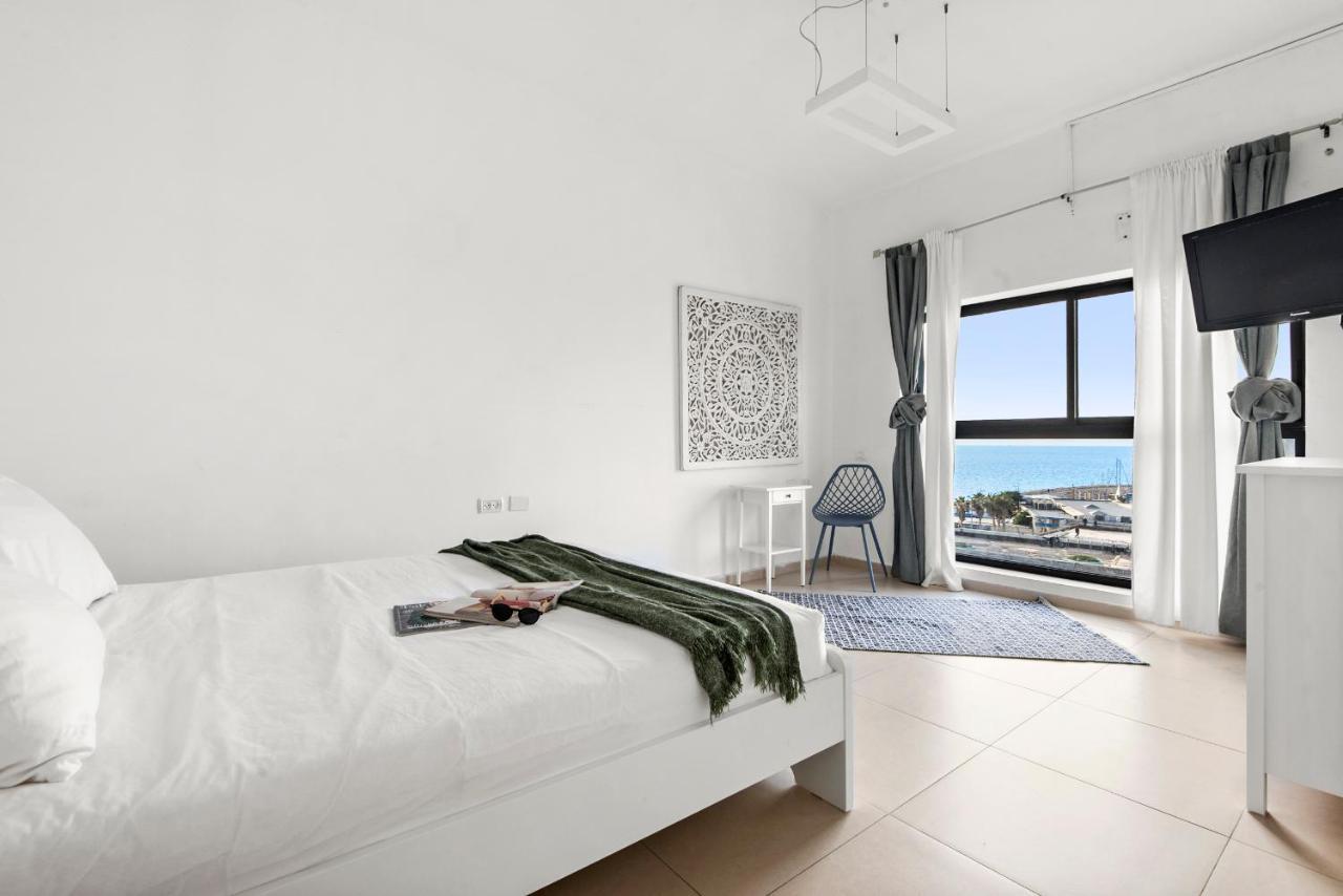 Glorious Renovated Apartment On Top Of The Beach Тель-Авив Экстерьер фото